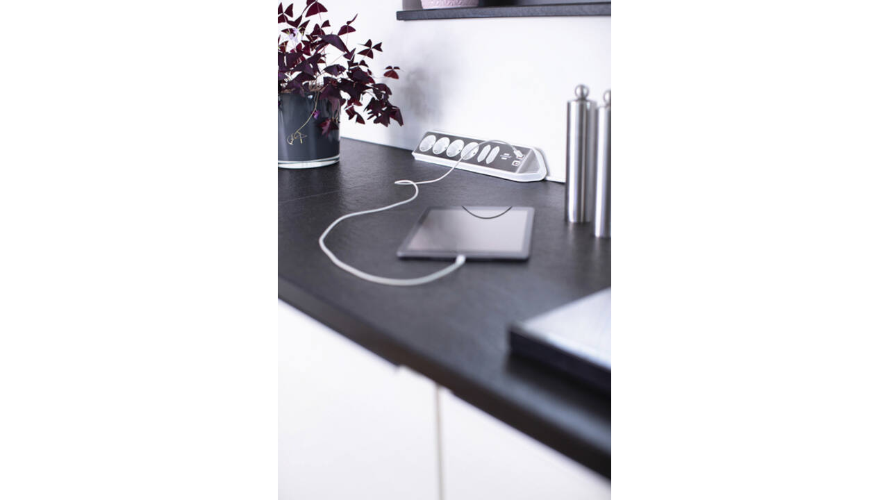 Stekkerdoos Brennenstuhl bureau Estilo 6 voudig inclusief 2 USB 200cm wit/zilver
