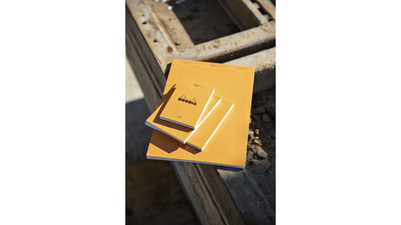 Schrijfblok Rhodia A5 lijn 80 vel 80gr met kantlijn oranje
