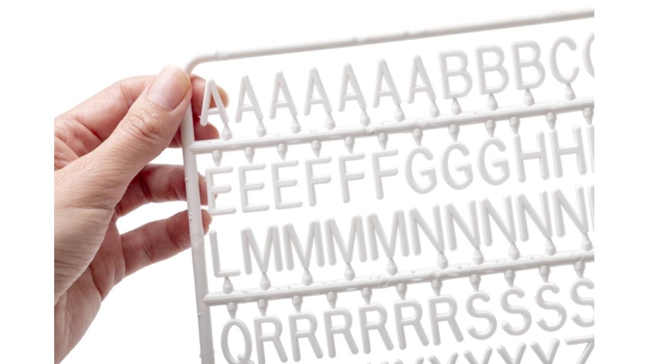 Letter set IEZZY voor letterbord 2x150 wit