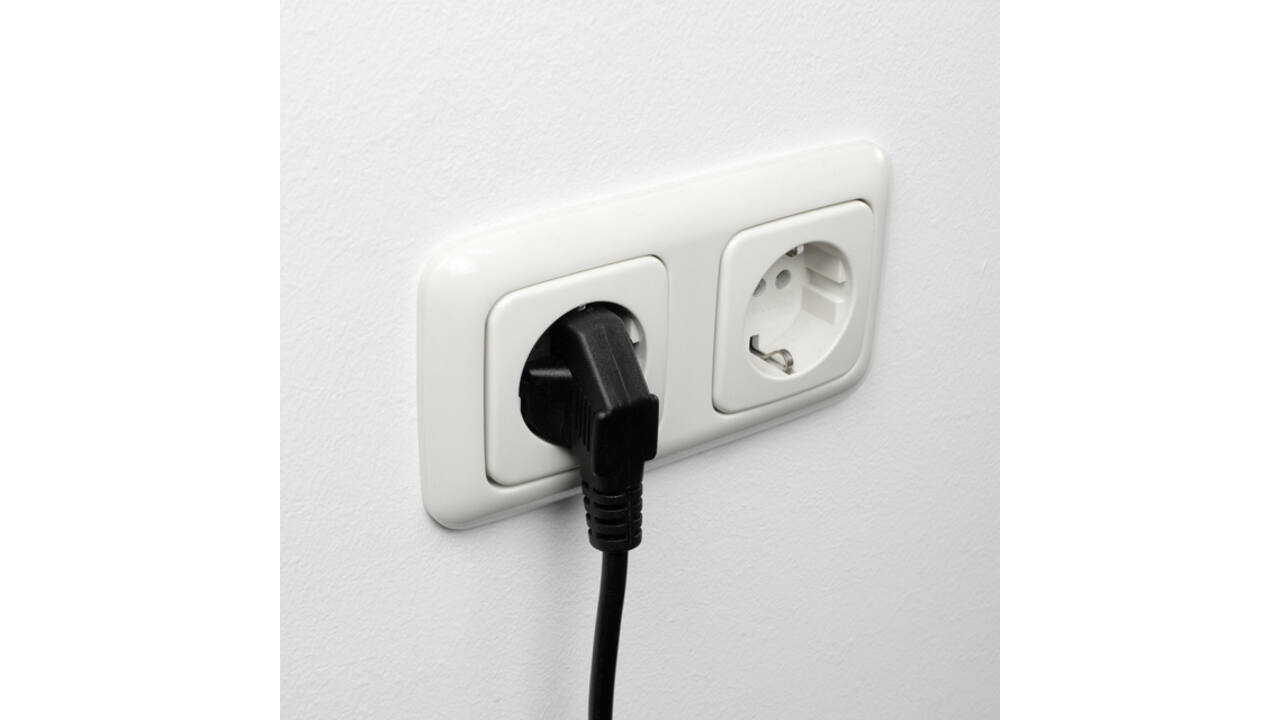 Kabel ACT Netsnoer CEE 7/7 male - C13 zwart 3 meter