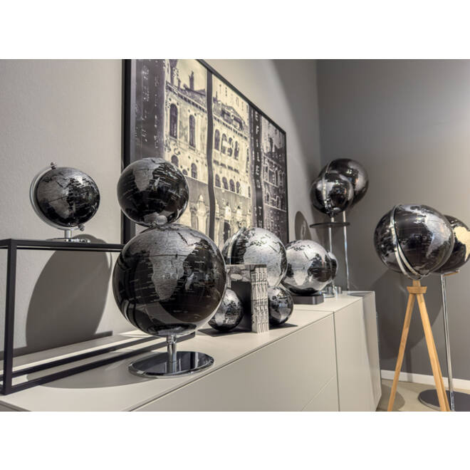 Boekensteun Troika met magnetische globe 13cm zwart-zilver