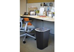 Afvalbak Rubbermaid medium 26liter zwart